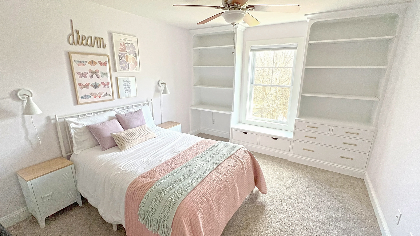 Built-In Desk, Dresser & Seat 1